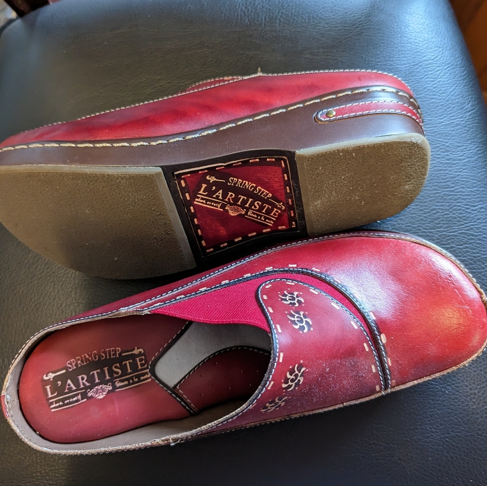 L' ARTISTE CLOG New In box